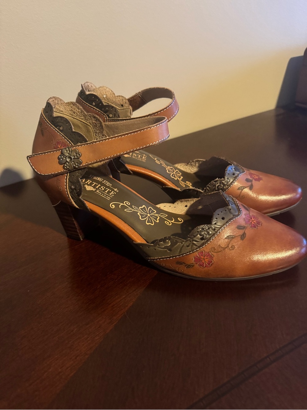 L'ATISTE Tan Floral Ankle-Strap Mid Heels Excellent & Comfy 8.5 /39